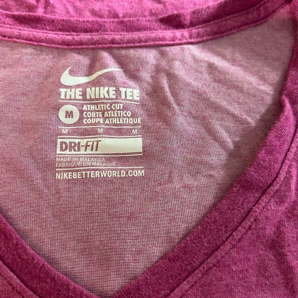 ***SOLD***Nike V-Neck Tee Women’s